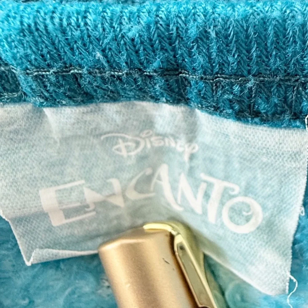 Disney Encanto Familia Plush Fleece Throw Blanket‎ Teal Mirabel Luisa Isabela